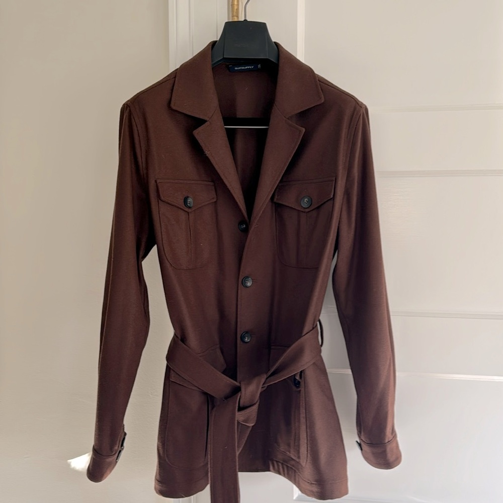 Suitsupply belted shirt jacket in wool.